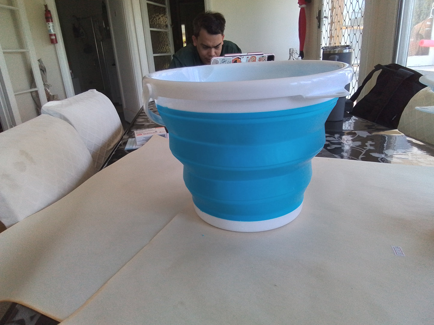 Collapsable bait bucket