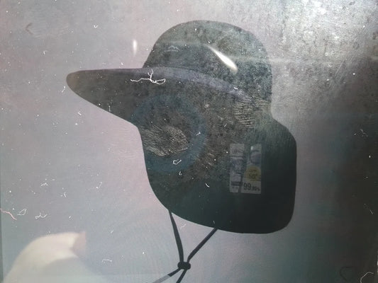 Wide brim shade hat.